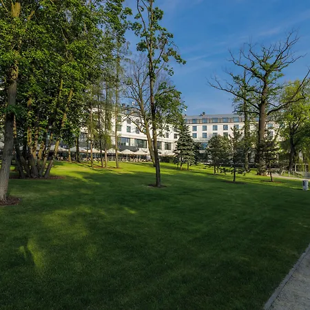 Doubletree By Hilton & Conference Centre 4*