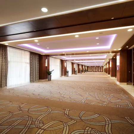 Doubletree By Hilton & Conference Centre Hotell