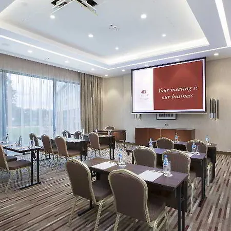 Doubletree By Hilton & Conference Centre 4*