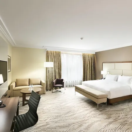 Doubletree By Hilton & Conference Centre Varşova