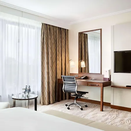 Doubletree By Hilton & Conference Centre Otel