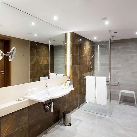 Doubletree By Hilton & Conference Centre Szálloda Varsó