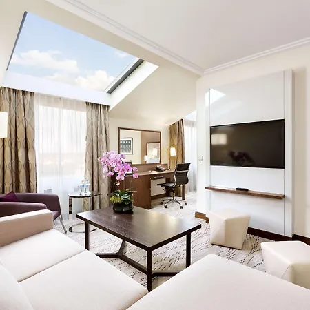Doubletree By Hilton & Conference Centre Varşova
