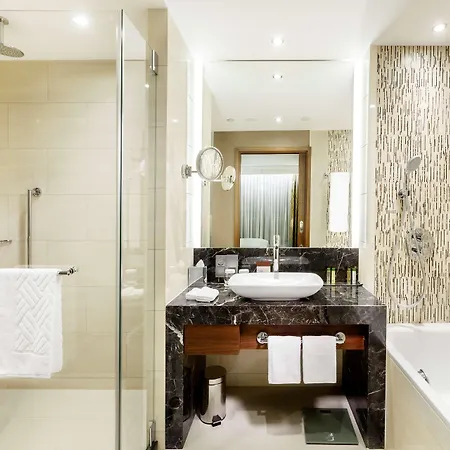 Doubletree By Hilton & Conference Centre Otel