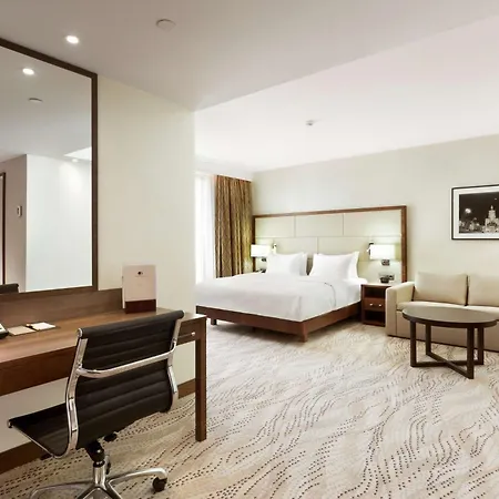 Szálloda Doubletree By Hilton & Conference Centre Varsó