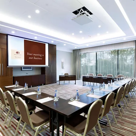 Doubletree By Hilton & Conference Centre Otel Varşova
