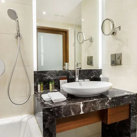Otel Doubletree By Hilton & Conference Centre Varşova