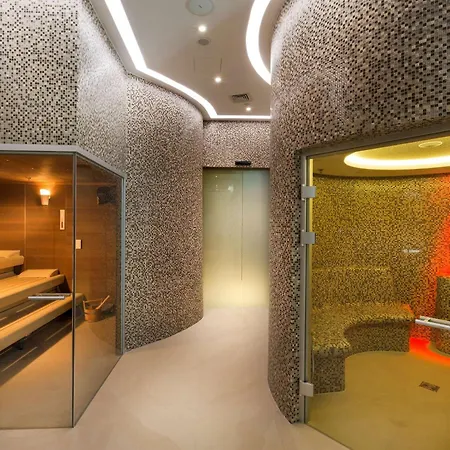 Doubletree By Hilton & Conference Centre Otel 4*