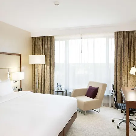 Doubletree By Hilton & Conference Centre Varşova
