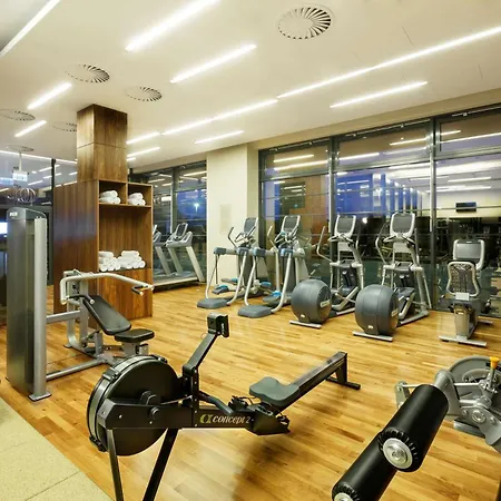 Doubletree By Hilton & Conference Centre Varşova