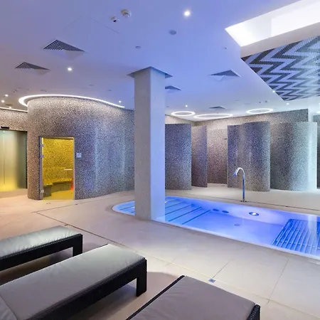 Doubletree By Hilton & Conference Centre Hotel 4*
