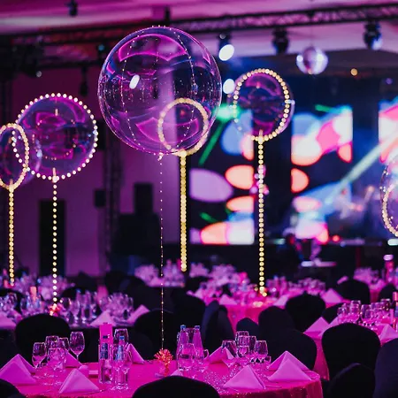 ダブルツリー バイ ヒルトン ホテル＆コンファレンスセンター 4*