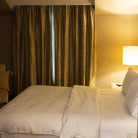 Szálloda Doubletree By Hilton & Conference Centre Varsó