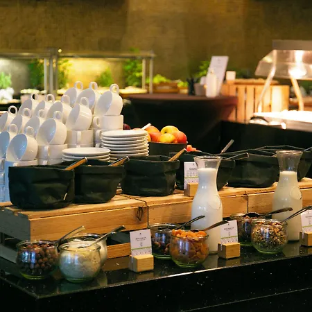 ダブルツリー バイ ヒルトン ホテル＆コンファレンスセンター 4* ワルシャワ