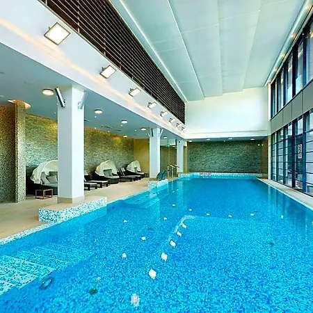 Ξενοδοχείο Doubletree By Hilton & Conference Centre 4*