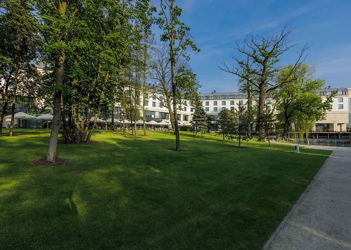 Doubletree By Hilton & Conference Centre 4*